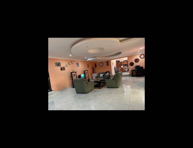 5 BEDROOM HOUSE FOR SALE IN MPOPHOMENI